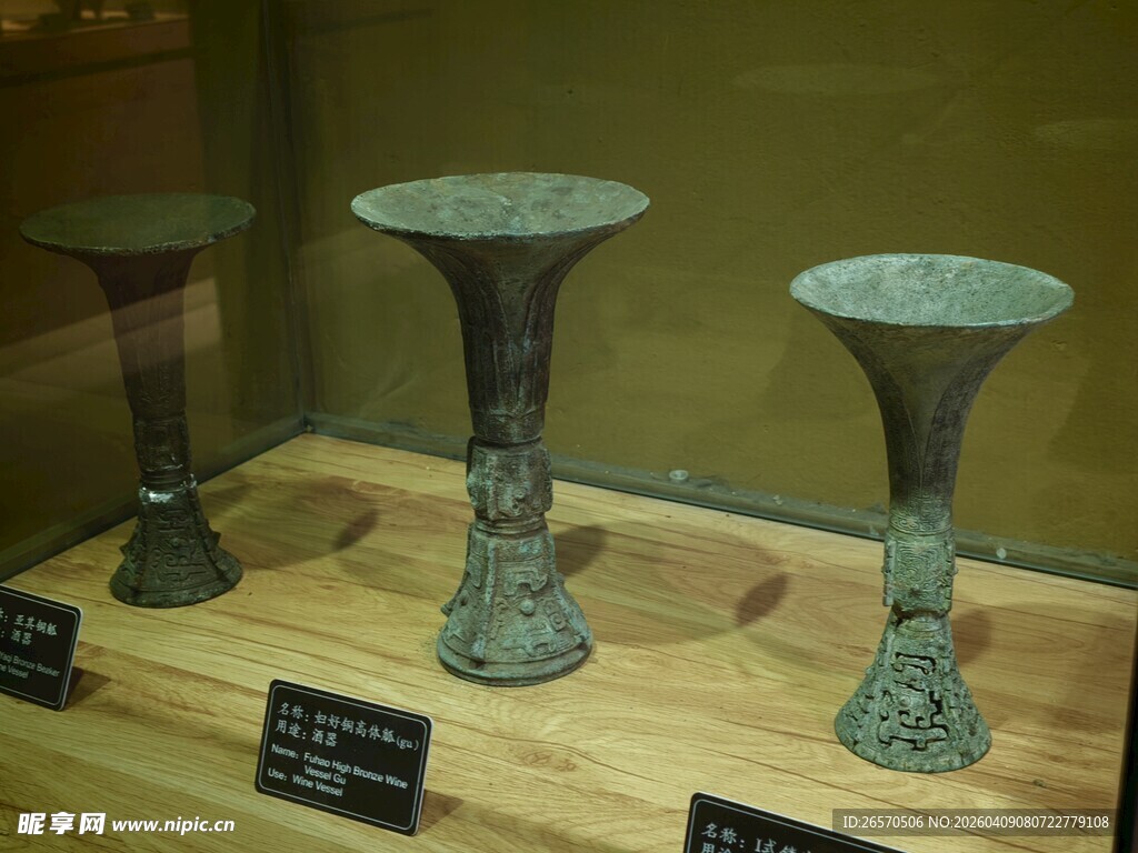 古代青铜酒器展示