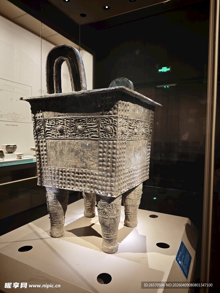 商代青铜鼎展示