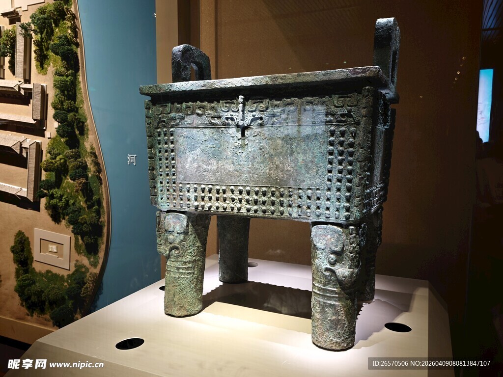 商代青铜鼎展示