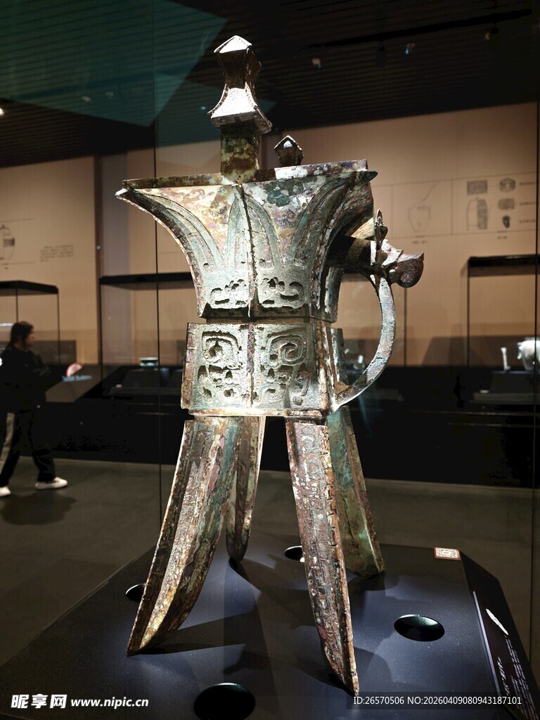 古代青铜人形器展示