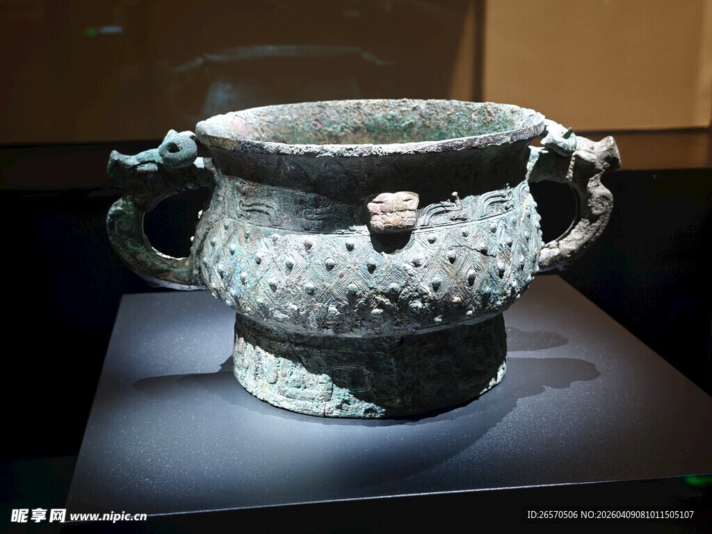 青铜双耳鼎展示