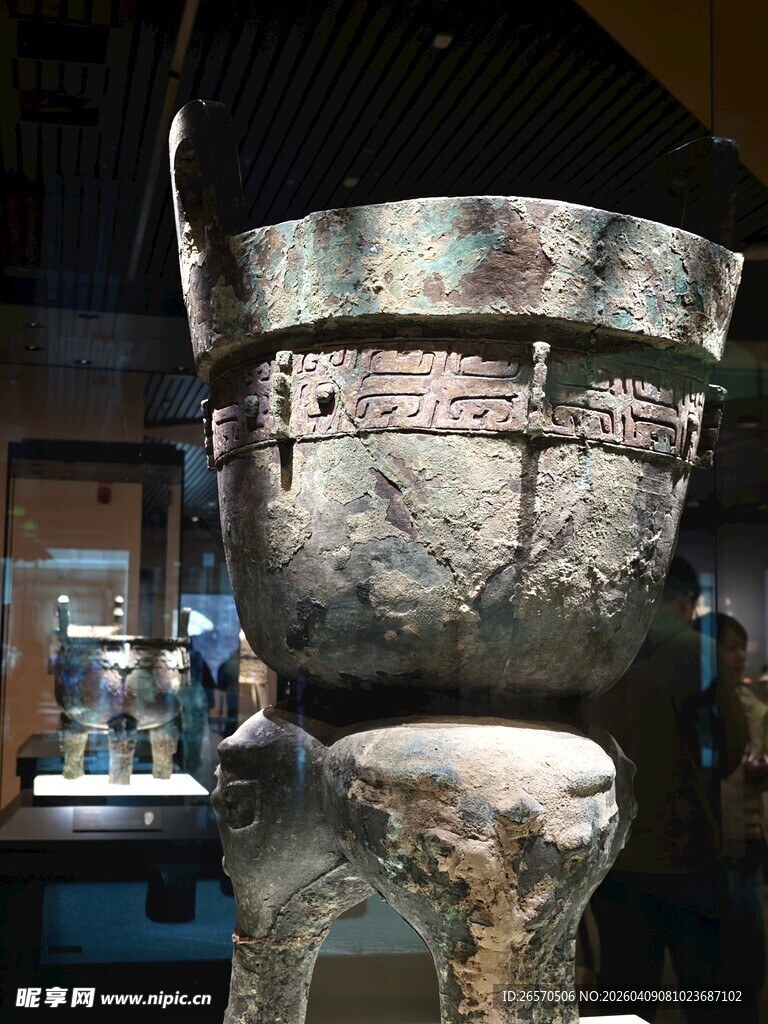 古代青铜三足鼎