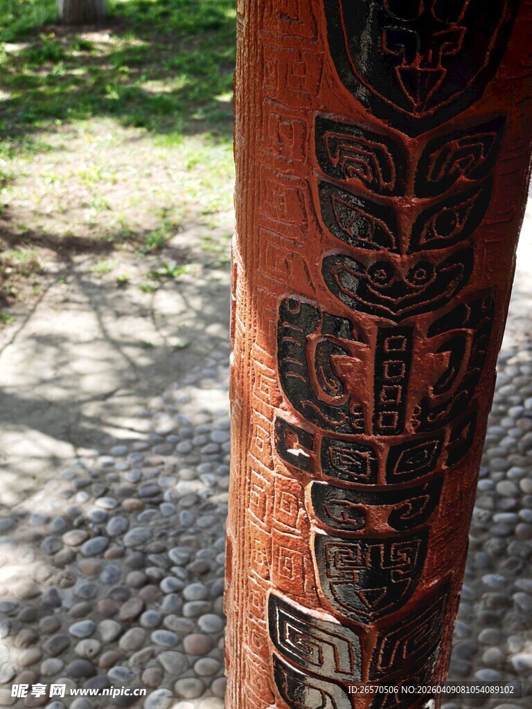 手臂上的精美纹身图案