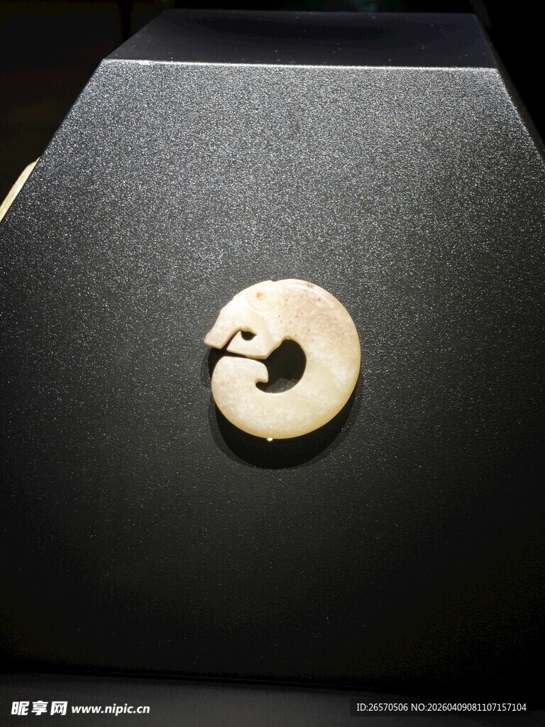 古玉玦饰品展示