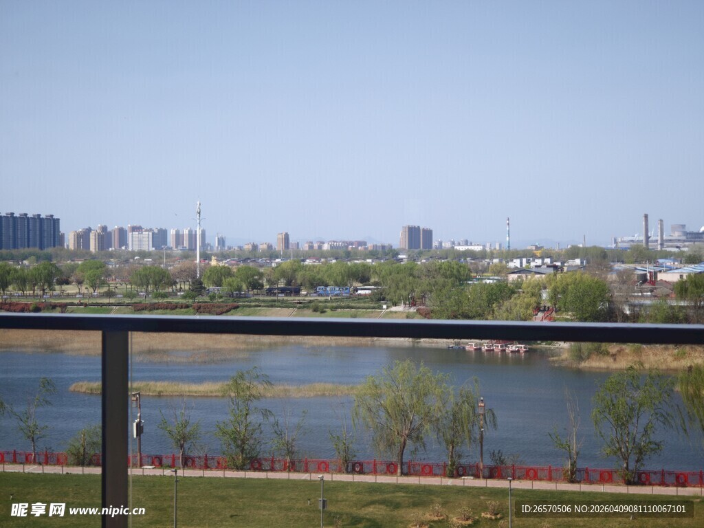 河畔城市风光美景