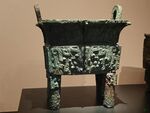 古代青铜方鼎展示