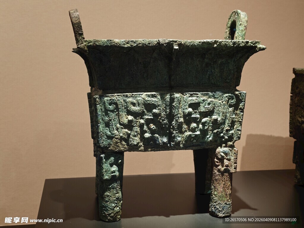 古代青铜方鼎展示