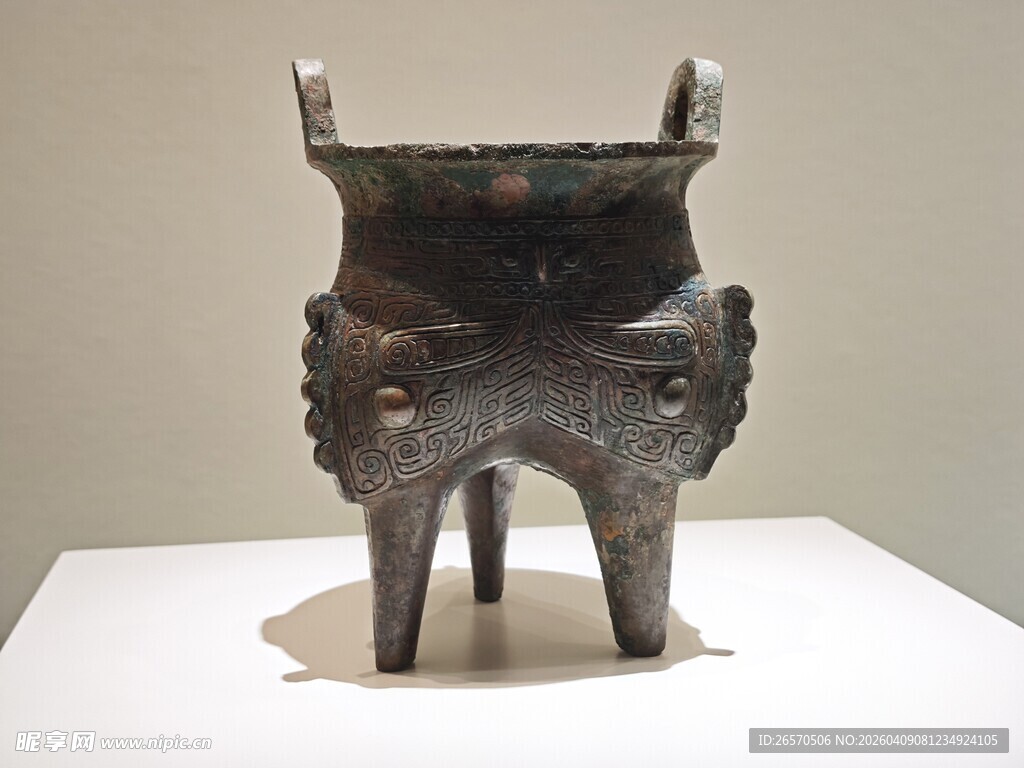 青铜三足鼎