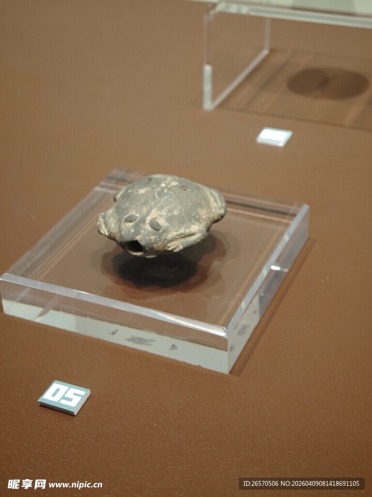 透明展示盒中的古物