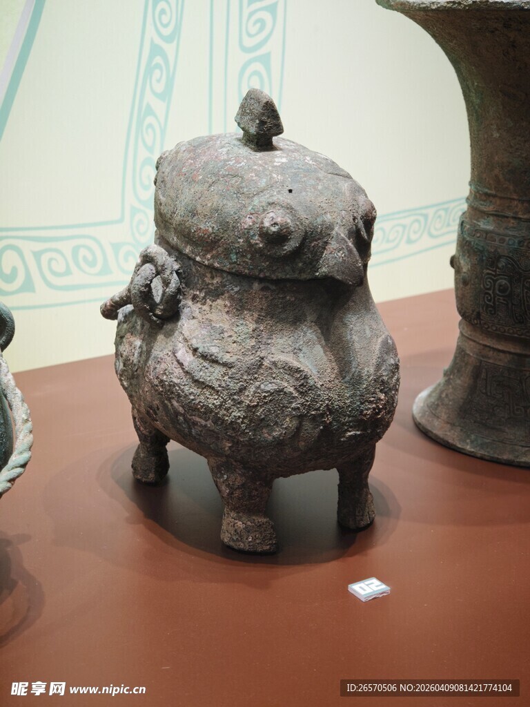 古代青铜鼎造型精美