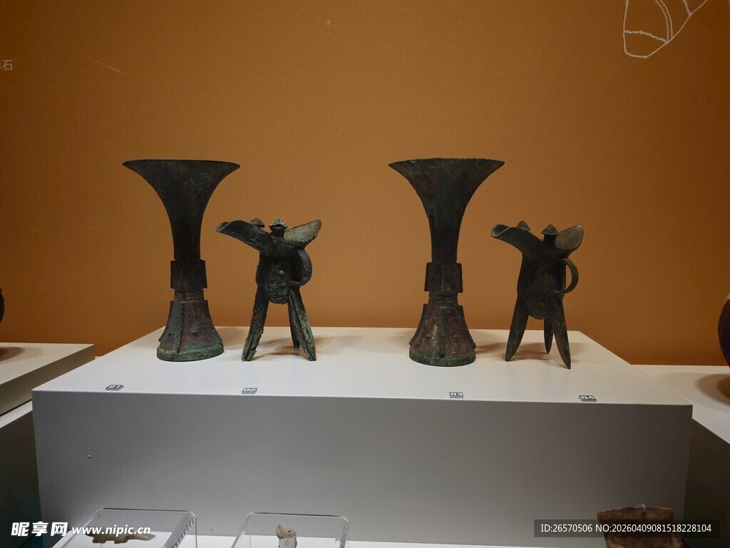 古代青铜酒器展示