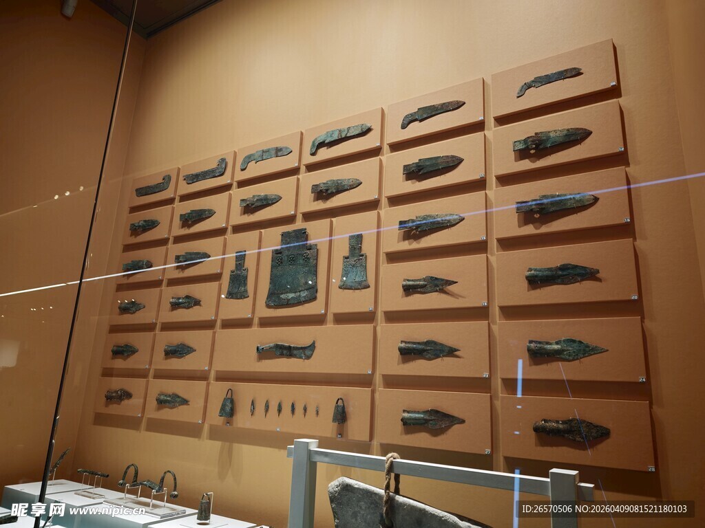 展示墙陈列多样工具