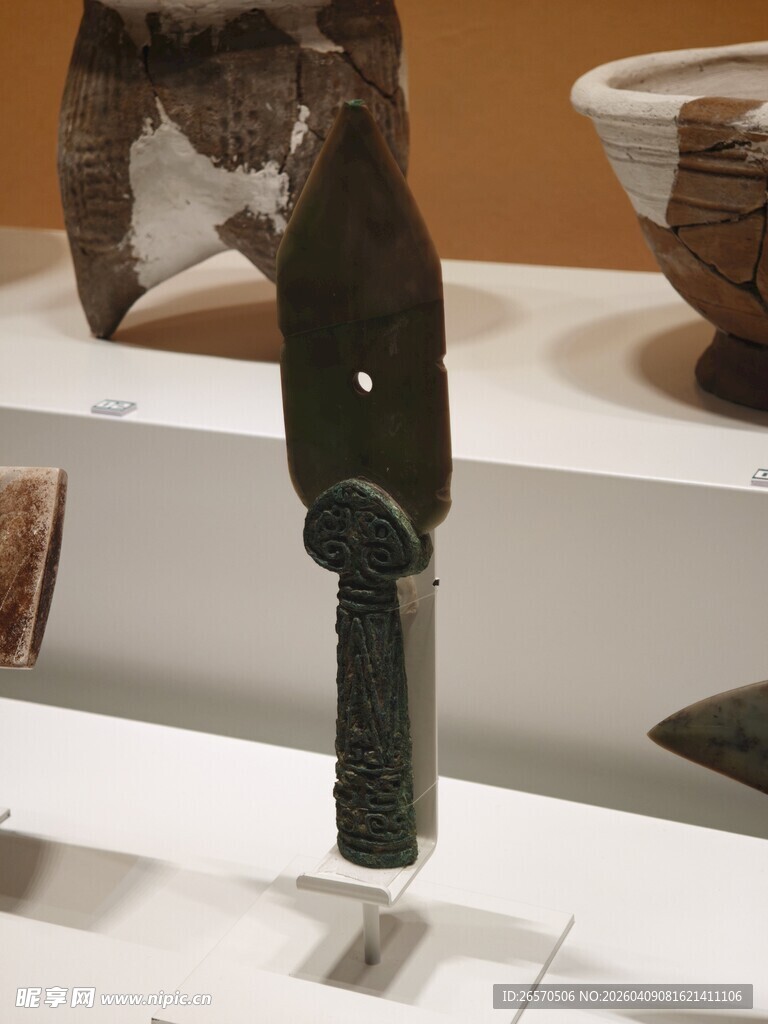 古代青铜刀具展示