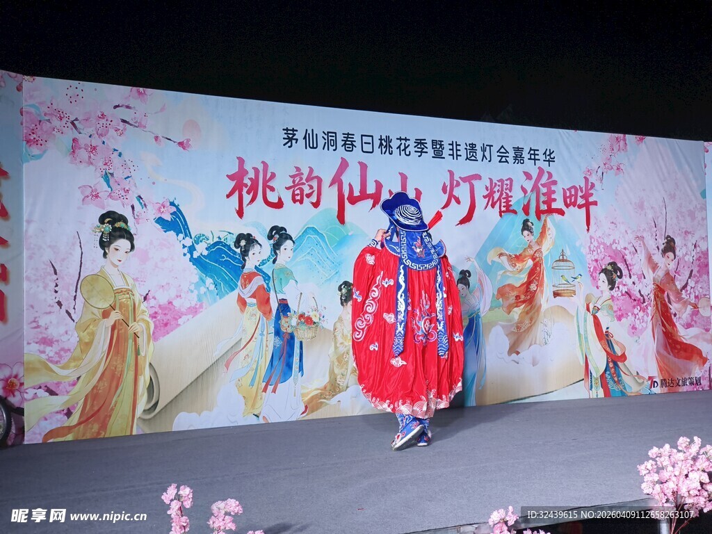 舞台上演精彩越剧表演