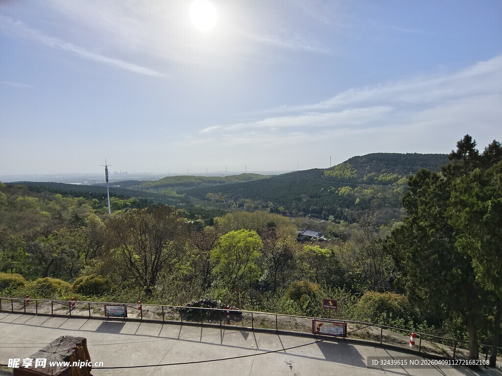 山顶观景台的自然风光