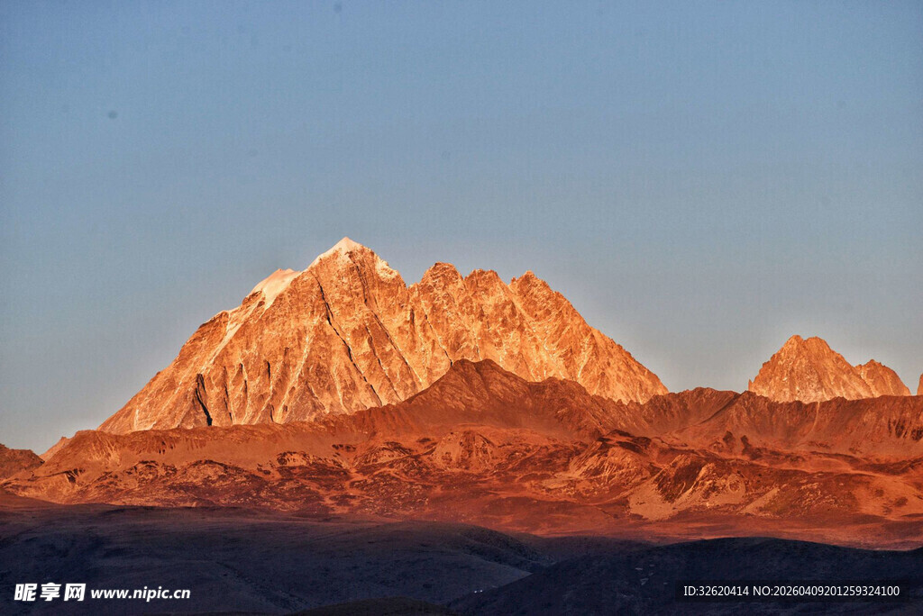 夕阳下的壮丽山景