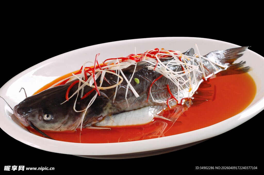 清蒸鱼配红椒丝