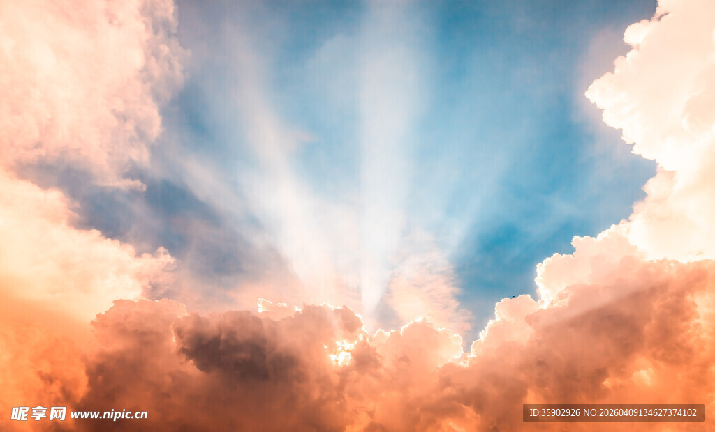 绚丽霞光下的梦幻天空