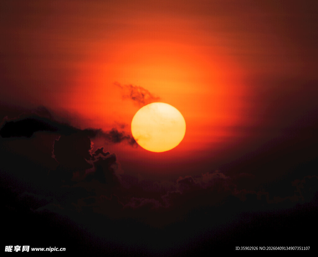 夕阳西下的壮丽景象