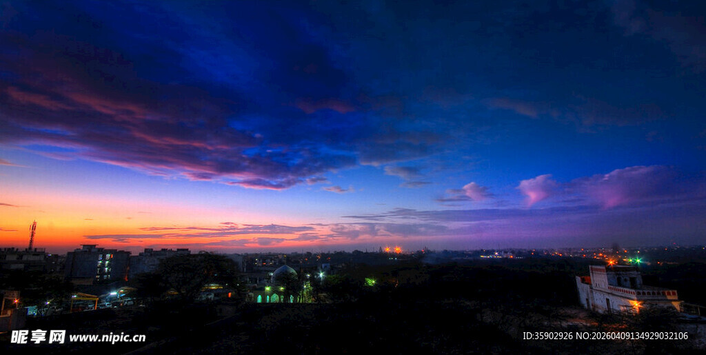 城市绚丽黄昏夜景