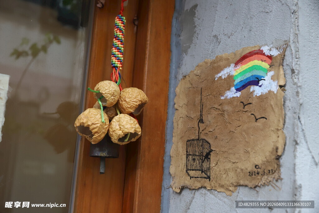 手工装饰墙面的温馨角落