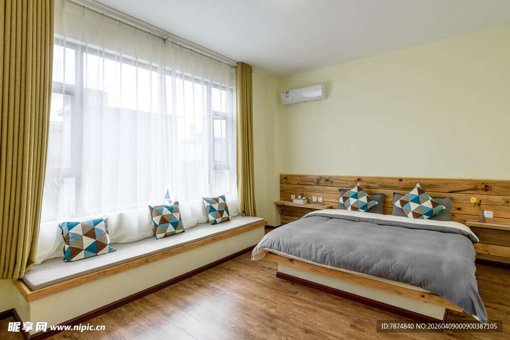 温馨卧室 窗边休闲惬意空间