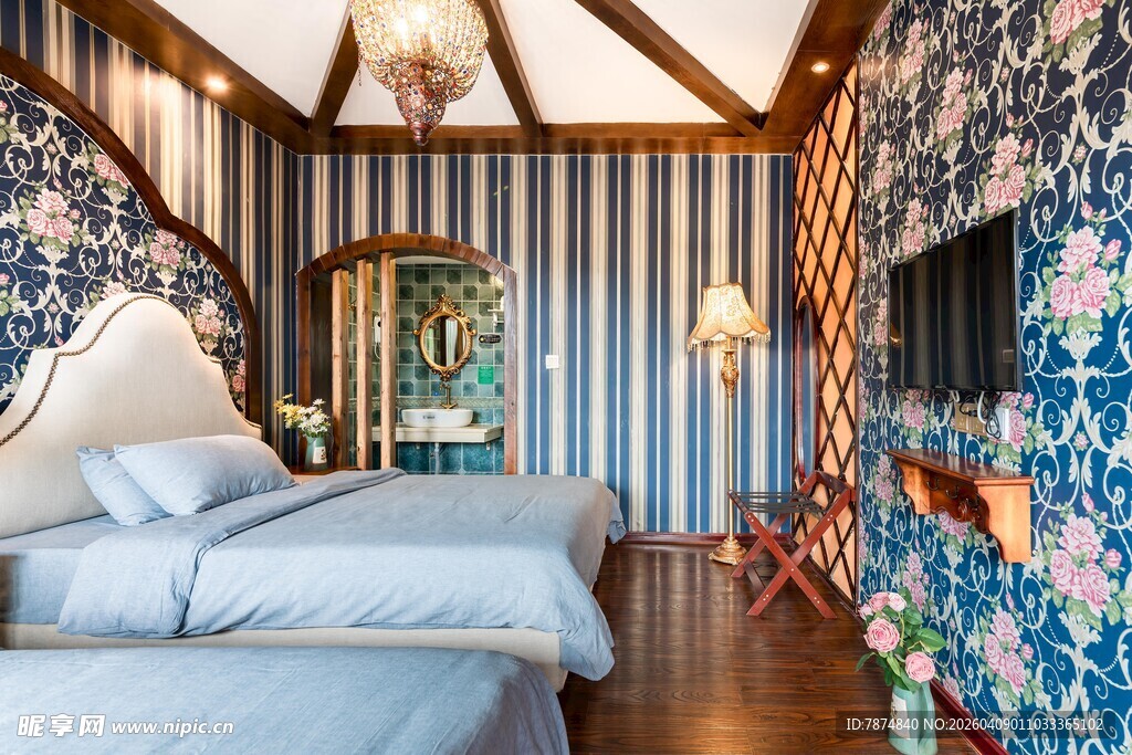 复古条纹花卉风卧室空间