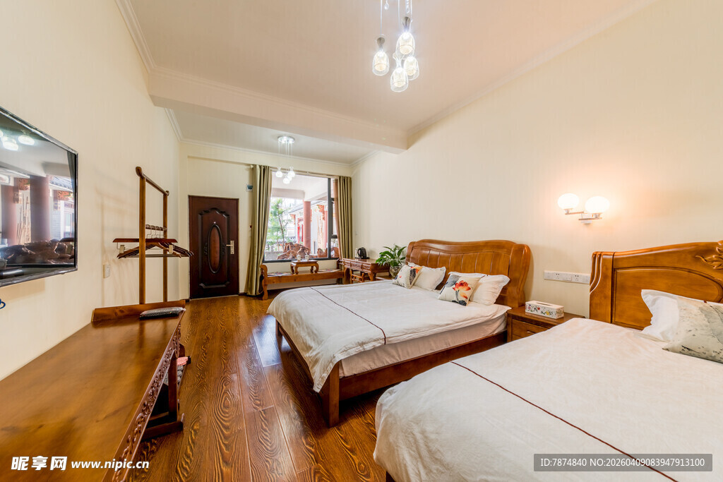 温馨舒适的双人卧室空间