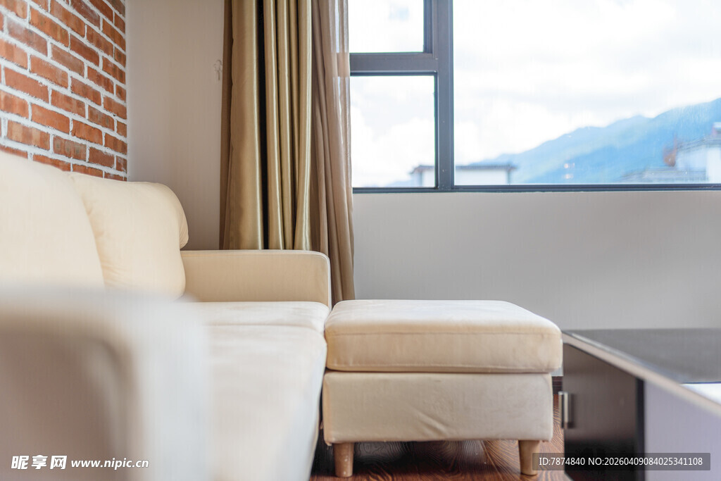 简约客厅米色沙发场景