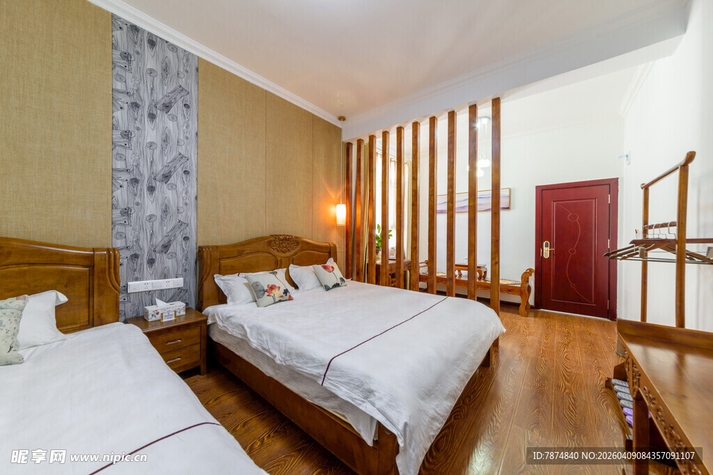 温馨双床卧室室内场景