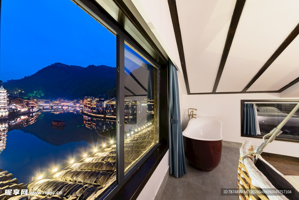 窗边夜景 惬意室内空间