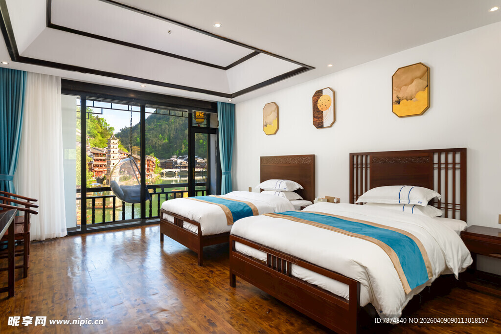 温馨双床民宿客房空间