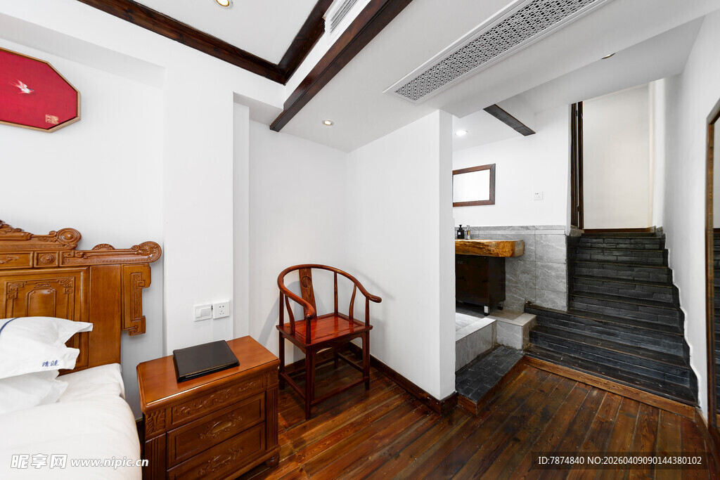 复古温馨木质家居一角