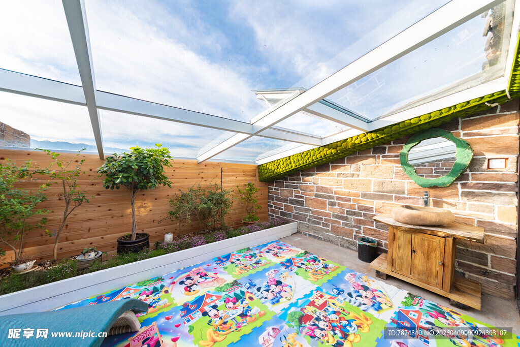 阳光露台休闲泳池空间