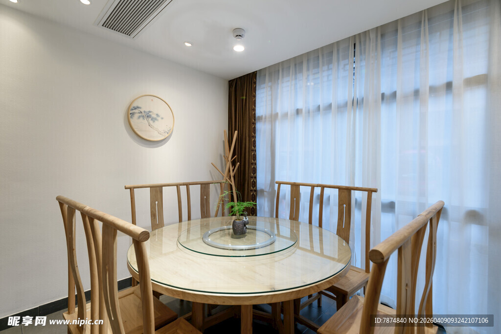 简约中式风格餐厅桌椅布置