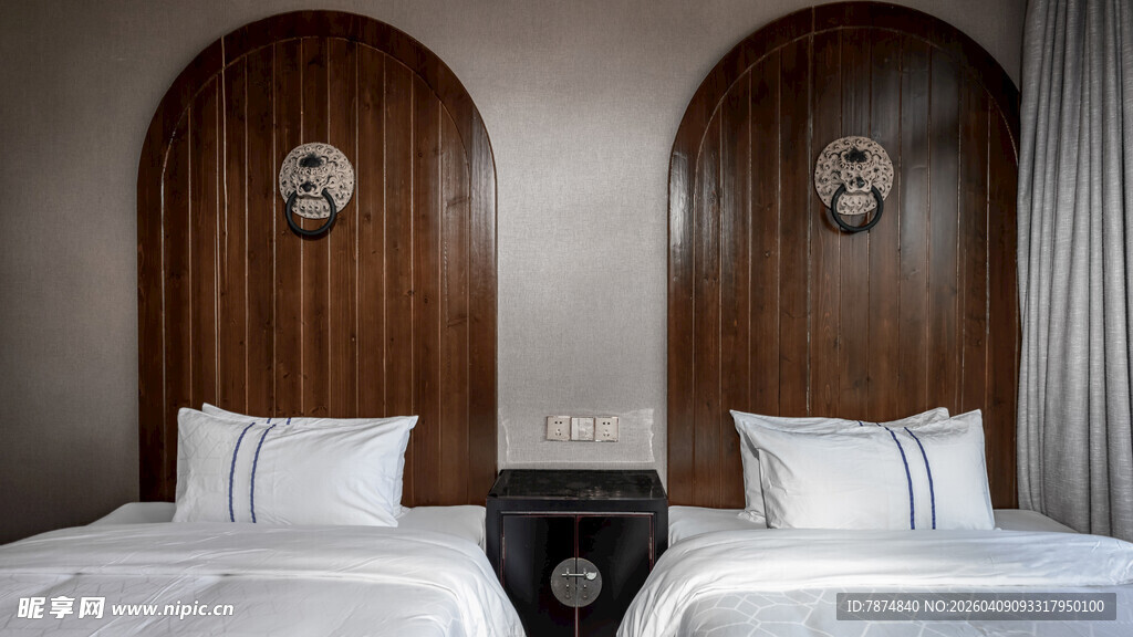 现代简约风木质床头双床房