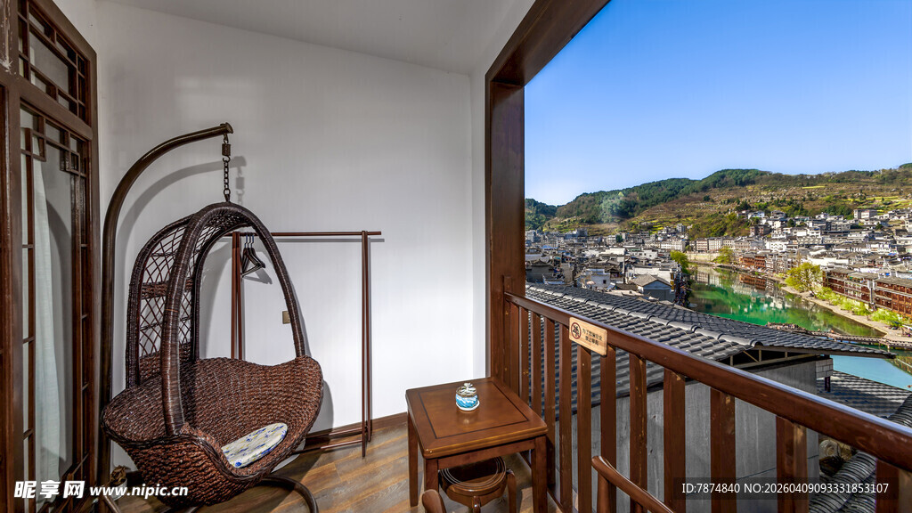 阳台休闲一角赏美丽景致