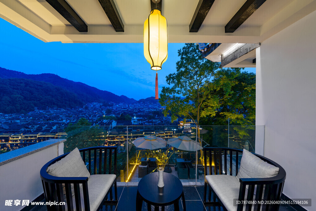 山间露台夜景 静谧惬意