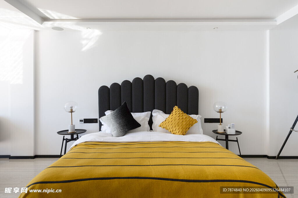 简约卧室 温馨黄色床品布置