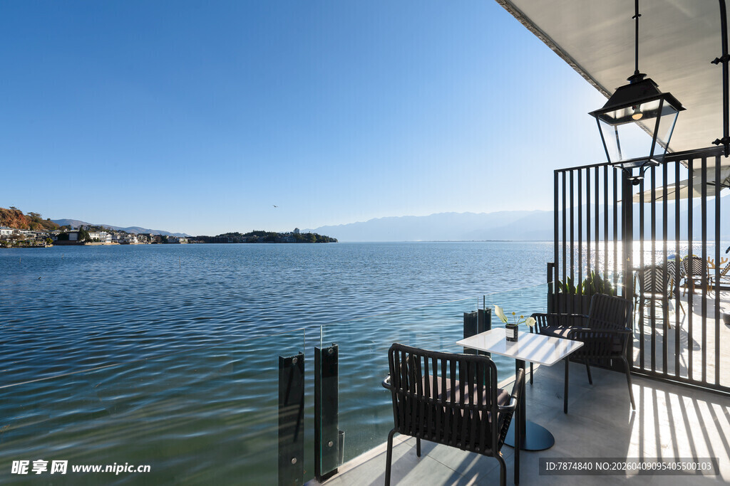 湖畔露台 惬意的休闲空间