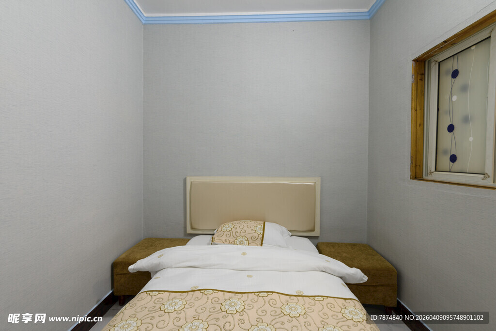 简约卧室床铺温馨场景