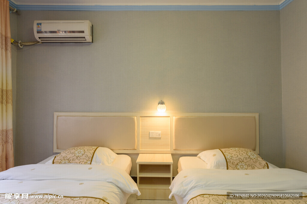 温馨双床卧室室内场景