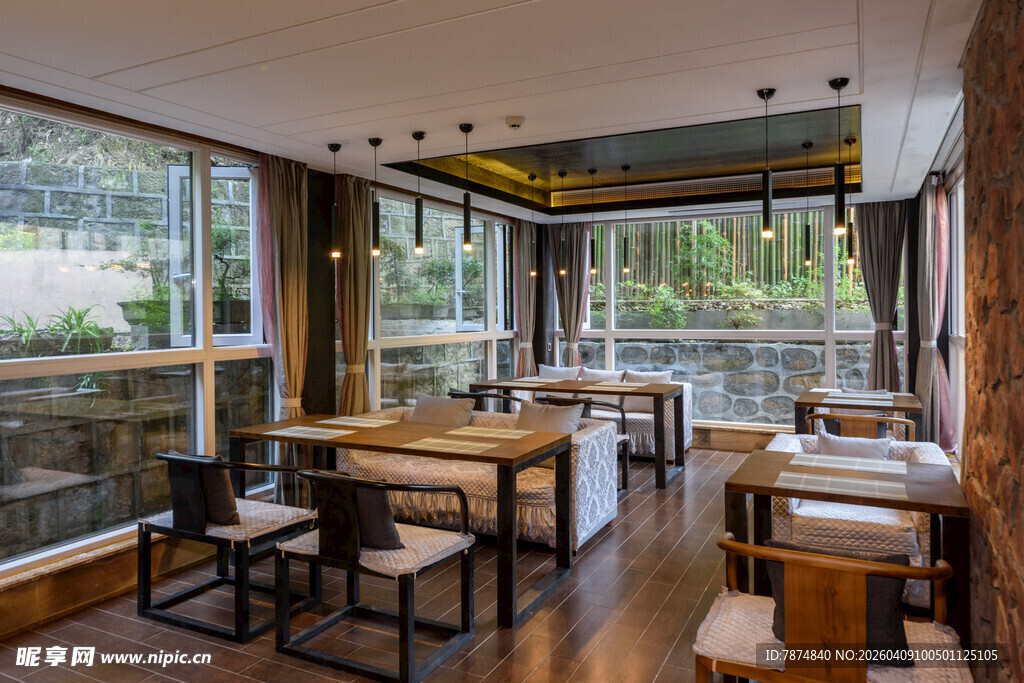 温馨雅致的室内餐厅空间