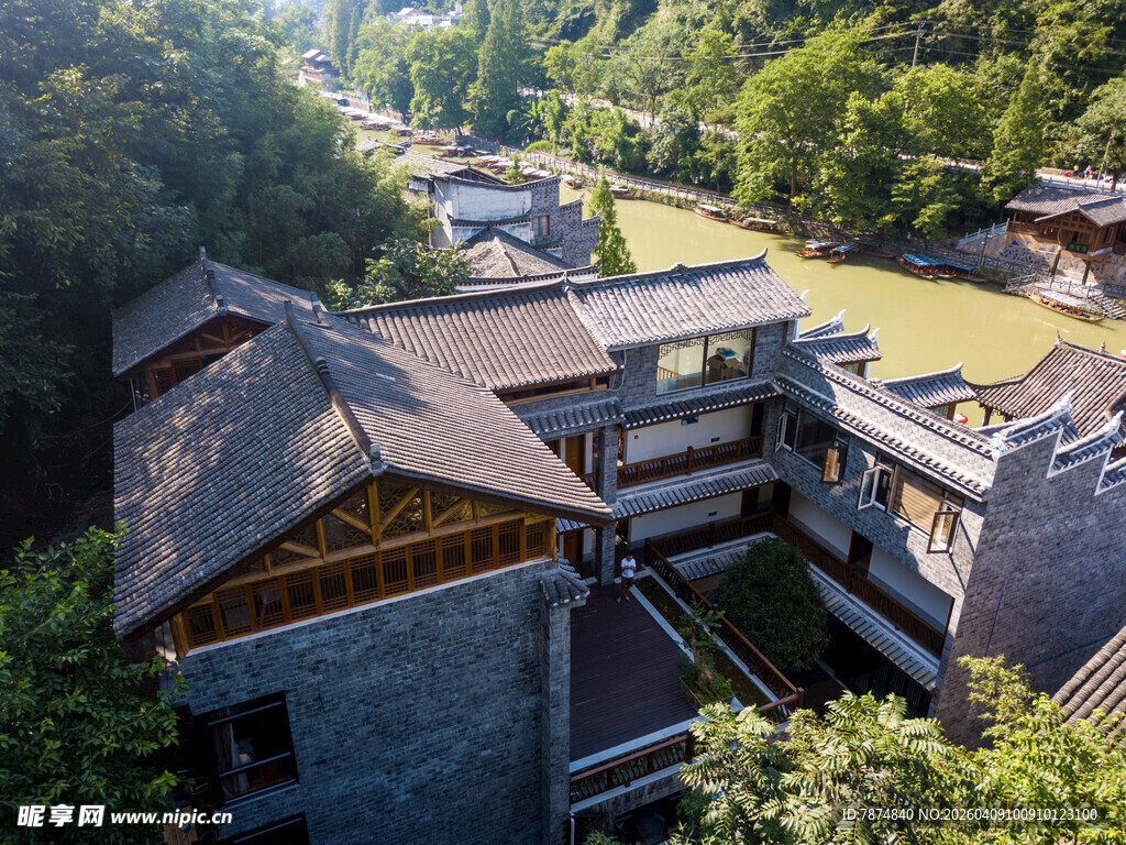 山林间的别致建筑群