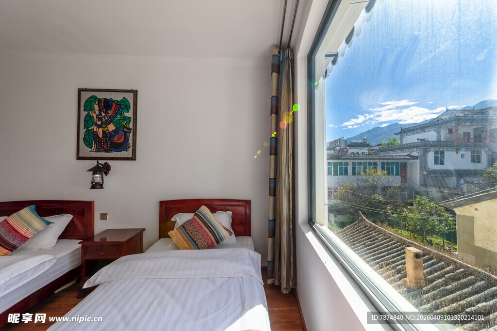 温馨双床房 窗外美景如画