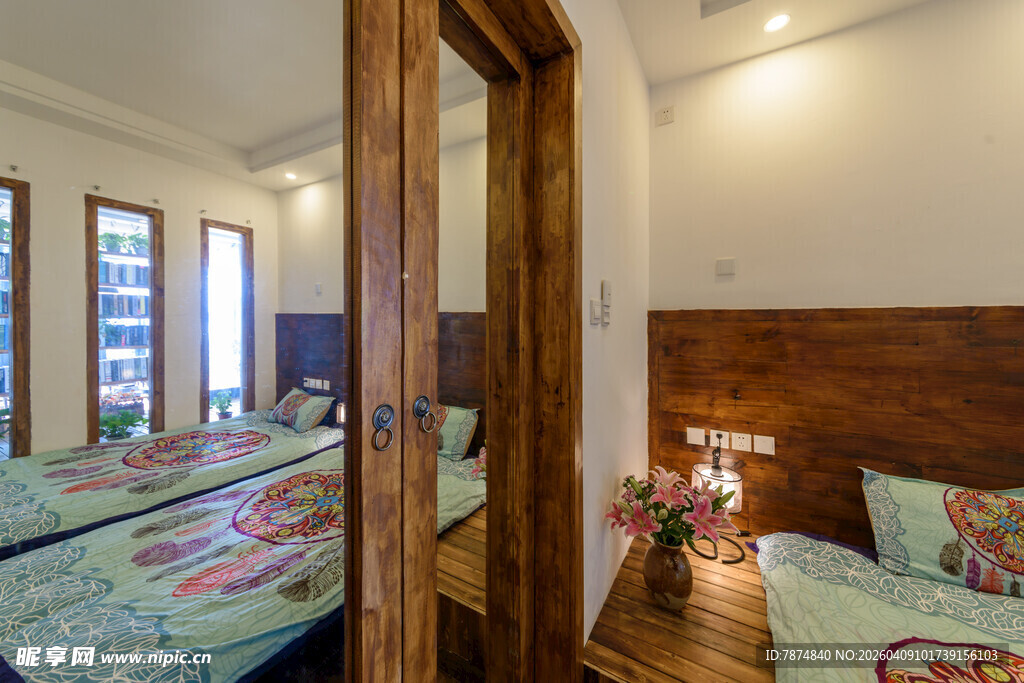 温馨双床卧室室内景致