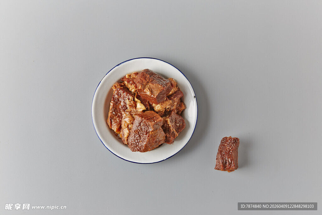 盘中美味肉块特写