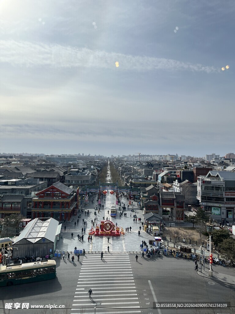 俯瞰城市繁华街道景象