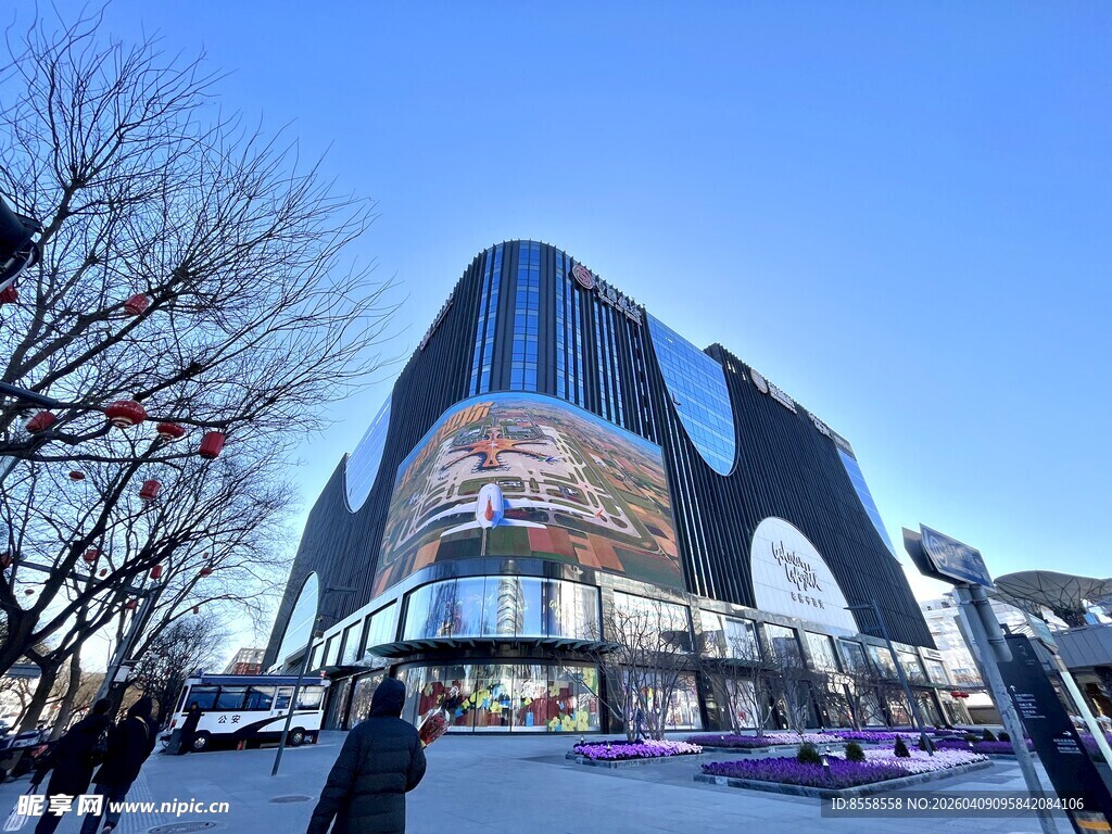 现代风格弧形建筑外观