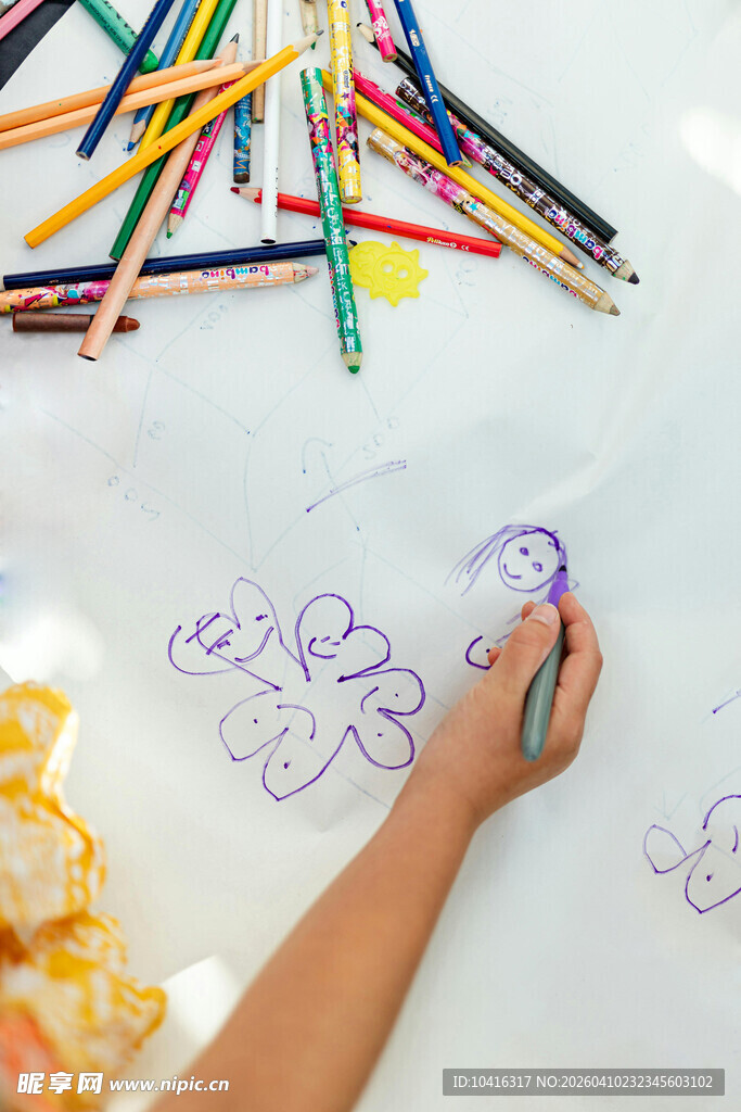 儿童手绘多彩图案